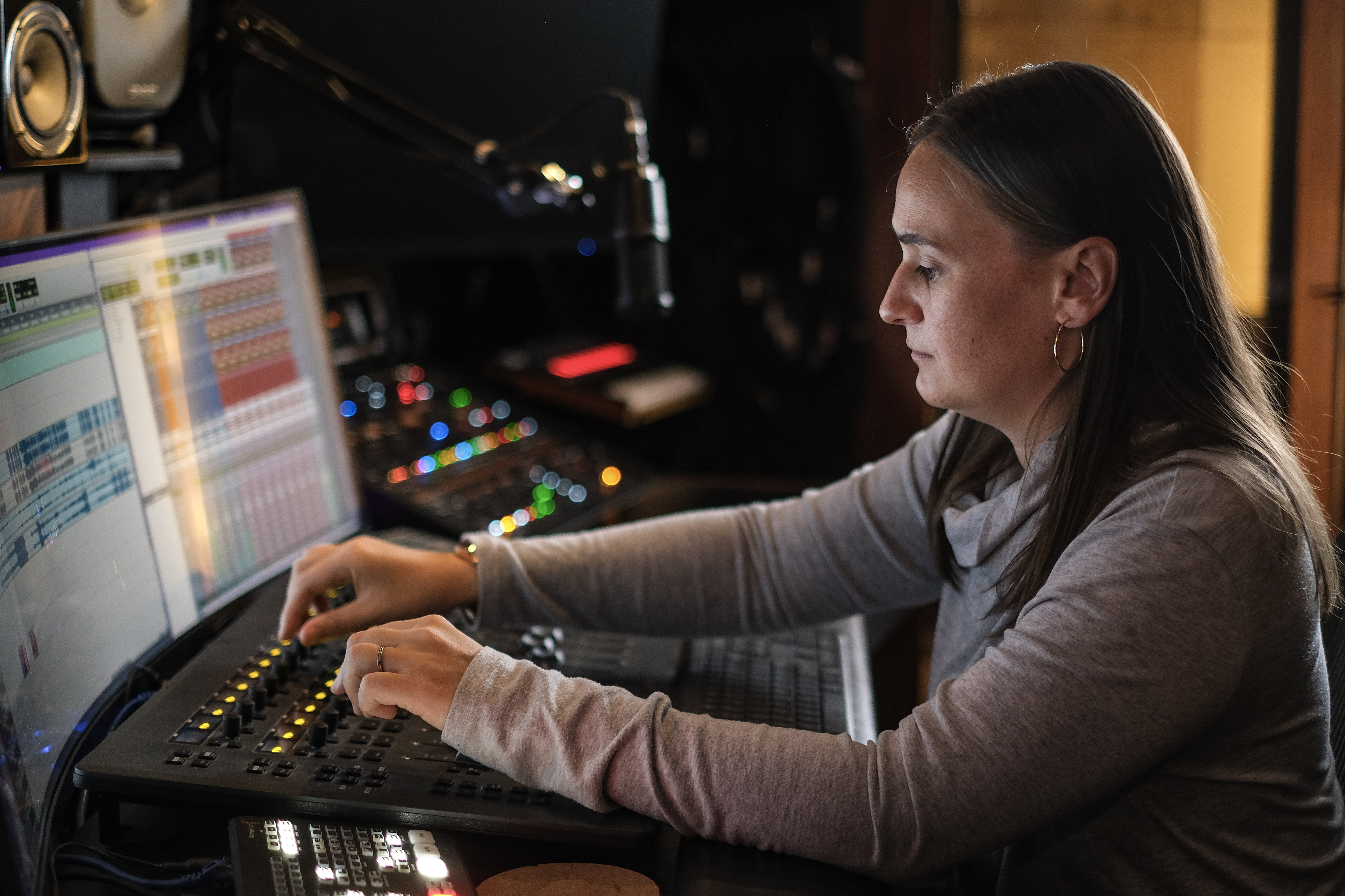 Morgane Chambrin au travail en studio